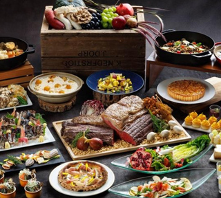 秋に彩る癒しの軽井沢♪「軽井沢プリンスホテル」信州・軽井沢の素材を活かしたランチブッフェと旧軽井沢散策&池の周囲がもみじで真っ赤に染まる雲場池