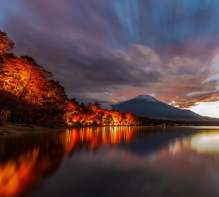 秋の味覚の最高峰★秋の味覚王者松茸料理と赤い絨毯を歩く!山中湖秋の風物詩「夕焼けの渚 紅葉まつり」ライトアップ&紅葉に包まれた秘境「鐘山の滝」