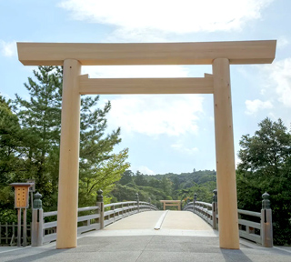 お伊勢参りの決定版★伊勢神宮「外宮・内宮」両参り♪内宮散策はガイド付きにて案内・おかげ横丁食べ歩き＆さわやか伊勢湾フェリー２日間