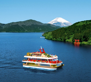 箱根ホテル小涌園の贅沢ランチビュフェ＆2025年12月就航！箱根遊船「大茶会」で爽快芦ノ湖クルーズ！箱根神社参拝に鈴廣かまぼこの里でお買物