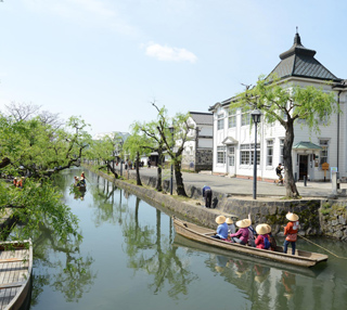 歴史とロマンの街・白壁の町並「倉敷美観地区」散策（ご希望者には大原美術館にもご案内）とイチゴ狩り食べ放題【A】